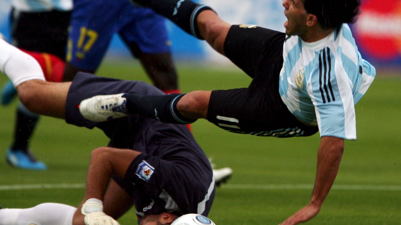 Hughes l-a rugat pe Maradona să nu-l cheme pe Tevez la națională