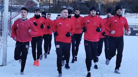 Dorinel Munteanu a sunat adunarea la CSM Reşiţa şi a anunţat a treia achiziţie. ”Le-am dat puţin timp noilor jucători să-şi pregătească venirea”