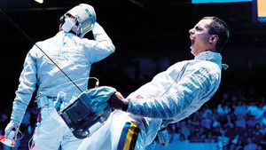 Torța olimpică FOTE va fi purtată de Rareș Dumitrescu sau de Mihai Covaliu