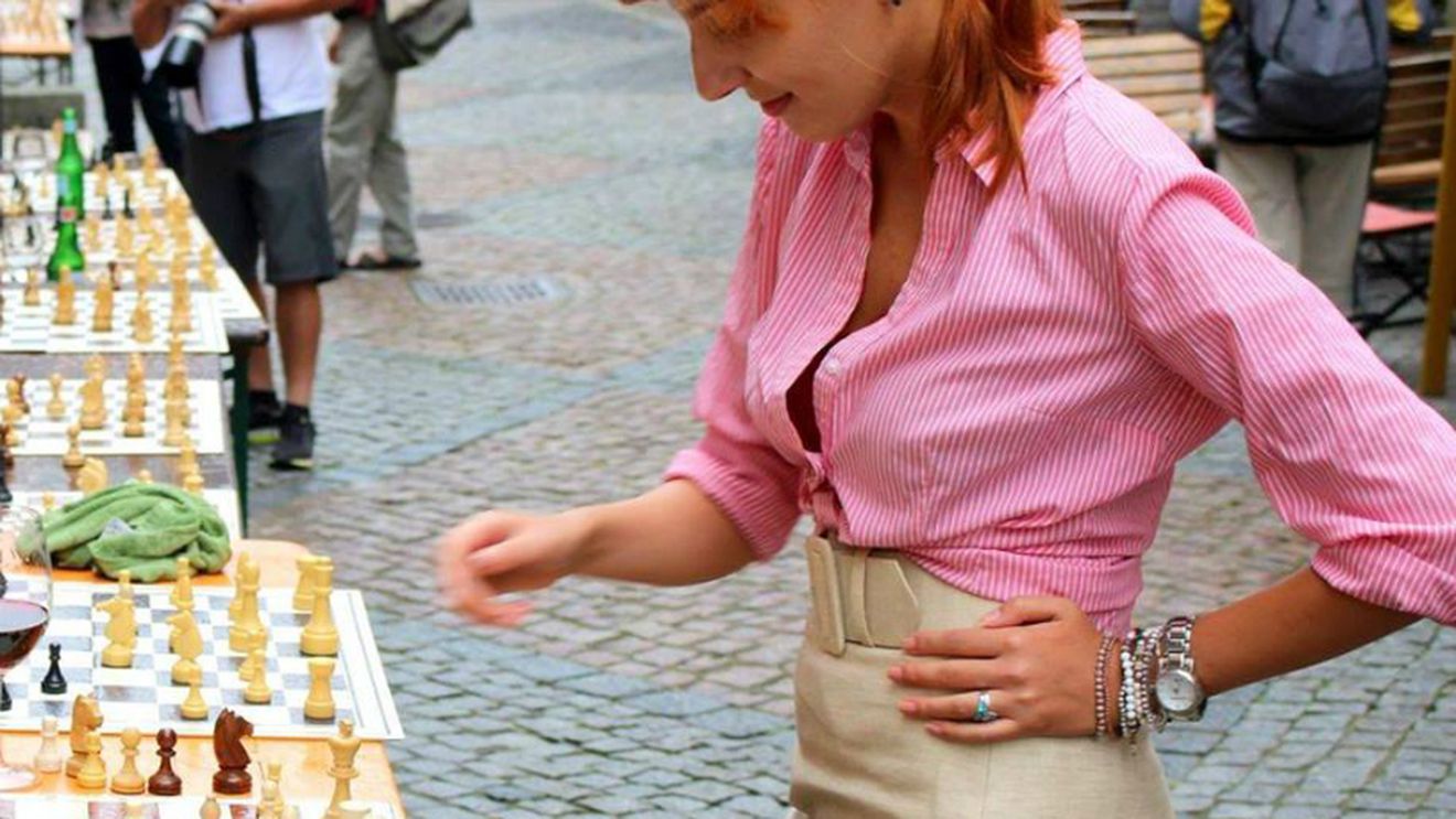 INTERVIU EXCLUSIV | Irina Bulmaga, cea mai bună șahistă din țară: "Poate că sună ciudat, dar în România mă simt liberă!" Marea maestră s-a născut în Moldova, însă aduce glorie României după ce a făcut o mutare curajoasă