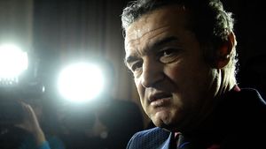 Ultrașii Stelei, bucuroși de condamnarea lui Becali! FOTO: Ce s-a întâmplat aseară la Ghencea