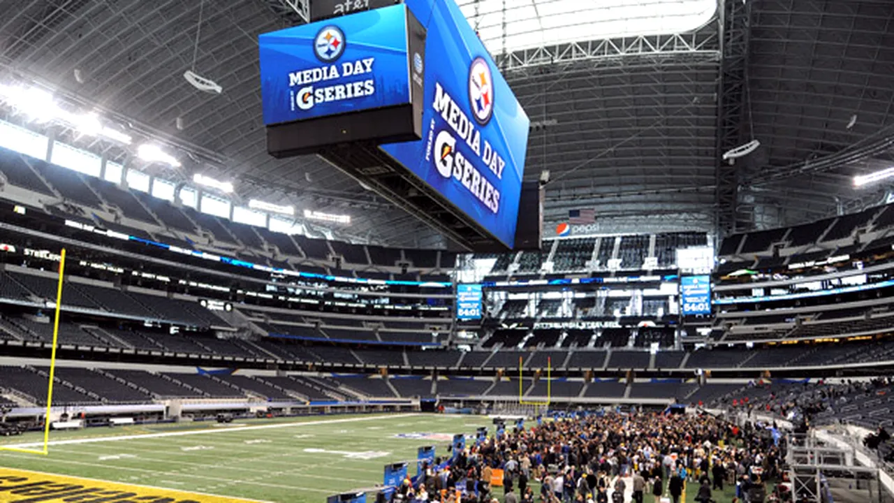 FOTO&VIDEO IMPRESIONANTE** AICI se va disputa Super Bowl-ul! Fă un tur pe arena cu tabela cât un sfert de teren de fotbal