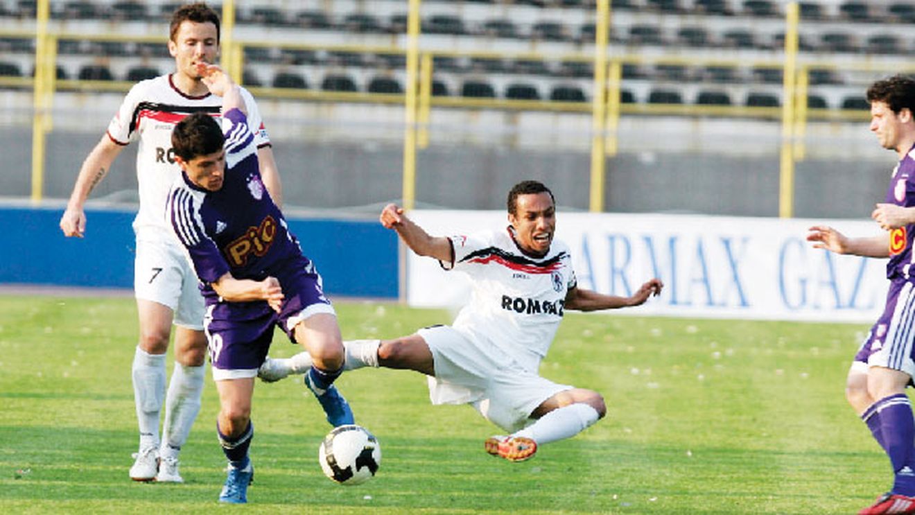 „Gazați" la pauză