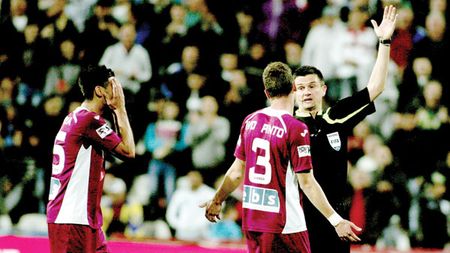 Au rămas fără fluier!** CFR pare că nu mai are control asupra arbitrajului! Steaua și FC Vaslui au preluat frâiele în acest sezon
