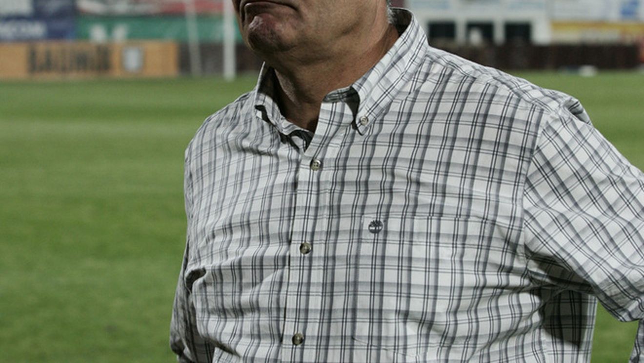 "Nea Mircea e fanatic!** Se gândește la fotbal 25 de ore din 24!"