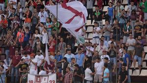 S-au strâns să scandeze împotriva Ținutului Secuiesc, dar s-au luat la bătaie între ei. Un nou episod al "războiului" dintre fanii rapidiști: 40 de suporteri - reținuți după meciul de baschet Rapid - Sepsi Sf. Gheorghe