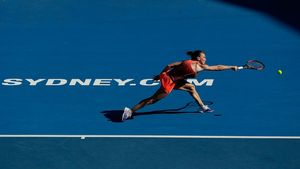 Halep pierde un meci maraton la Sydney: 6-7, 6-4, 3-6 în fața Kuznețovei. Simona ratează calificarea în a 20-a finală a carierei