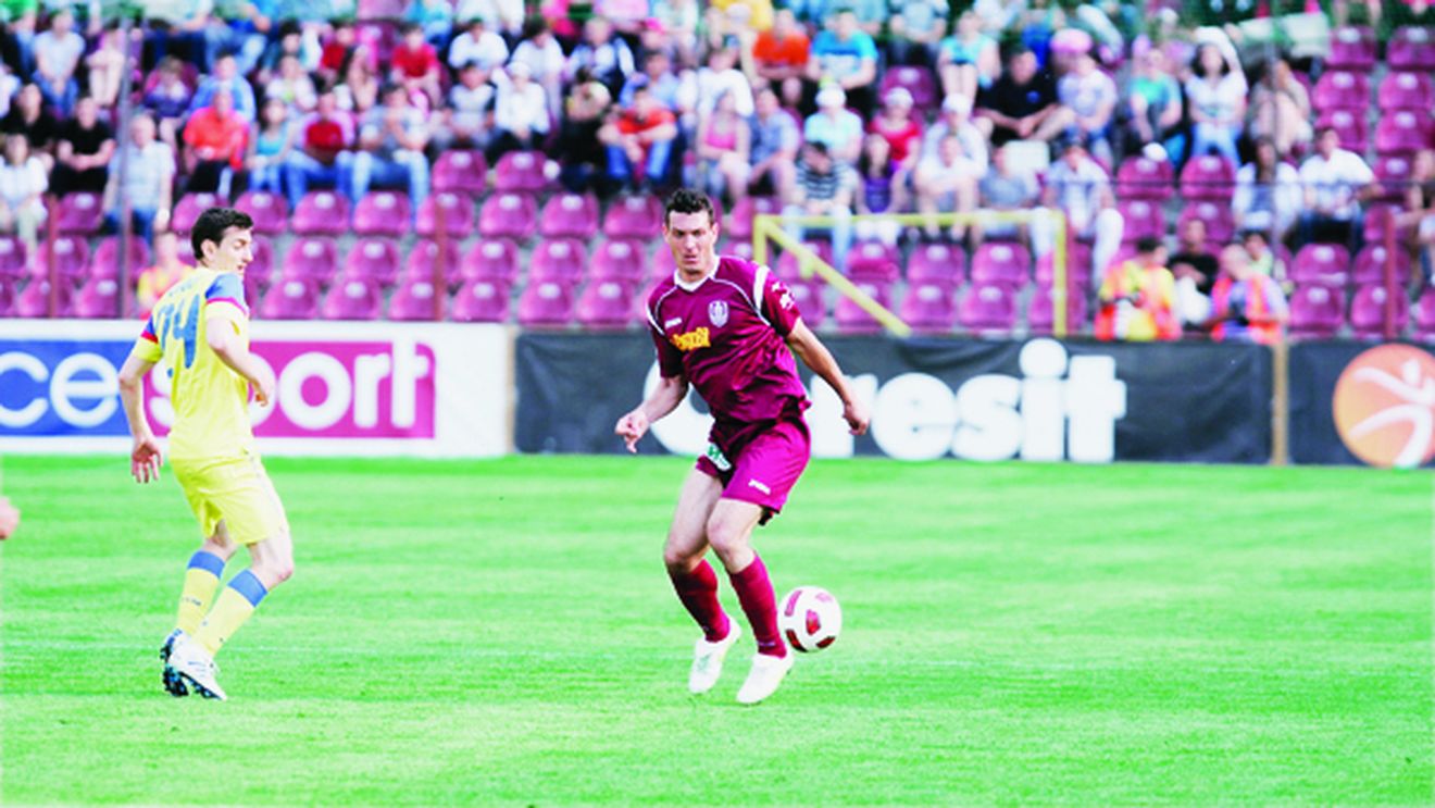 Românii, blocați în Gruia!** Nu sunt lăsați să plece de la CFR pentru că au prea mulți străini în lot