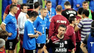 Totul despre colegii mei | Dezvăluiri din vestiarul Rapidului: "Am dat mașina unei fete din club, mă omoară domnul Copos". Care e secretul lui Teixeira și cine venea cu "topoarele"