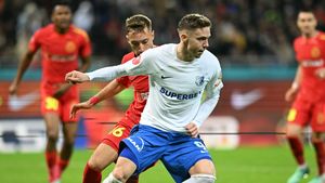 Când Gigi Becali, Dan Șucu și Nelu Varga se bat pe transferul lui Louis Munteanu, o echipă surpriză ar putea să câștige lupta! Oferta a venit peste noapte la Fiorentina și atacantul poate semna