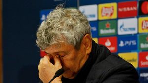 Reacția dură a lui Mircea Lucescu atunci când a realizat că Rapid pierde titlul de campioană: „Copile, dacă tu cădeai acolo, era penalty clar și se putea câștiga!”. VIDEO