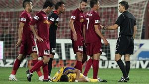 Clujenii ȚIPĂ‚ la unison că i-au FURAT arbitrii: **Ando, Mureșan și Paszkany au luat FOC după meciul cu Petrolul! Suporterii au altă părere: "Hoții strigă 'hoții'!"