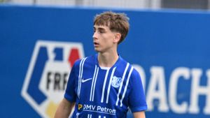 Și Gică Hagi ar aplauda: Goncear, gol de la 60 metri în Farul – Corvinul 2-0, la doar 17 ani!