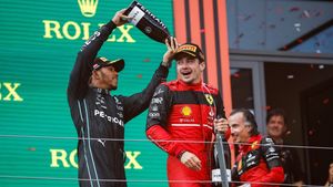 Trădarea care aruncă în aer Formula 1! Lewis Hamilton declanșează cea mai spectaculoasă afacere din istorie: vrea să plece de la Mercedes și să semneze cu Ferrari!