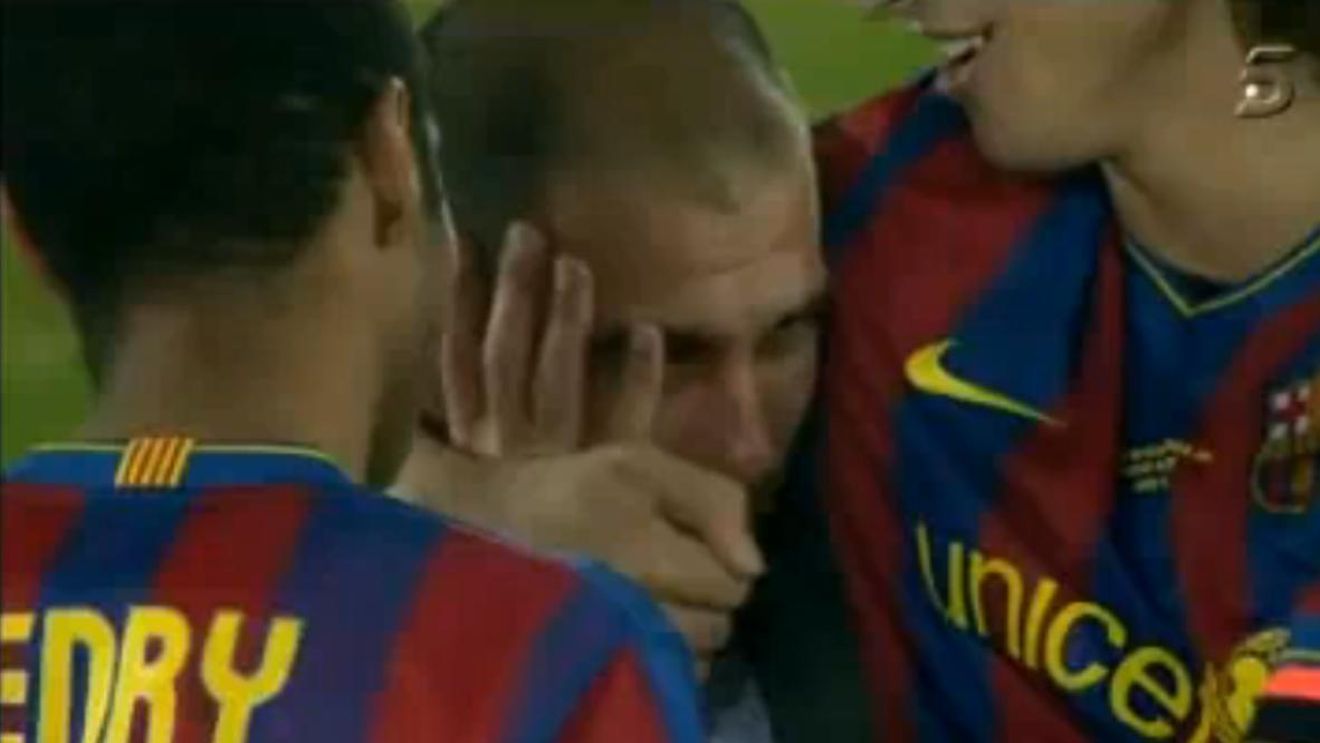 VIDEO Guardiola plânge ca un copil după 2-1 cu Estudiantes!**  "BarÃ§a 2009, cea mai bună echipă din istoria fotbalului!"