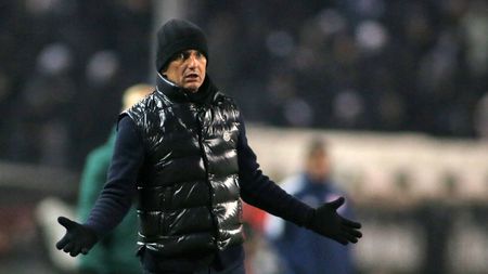 Răzvan Lucescu, în mijlocul unui scandal monstru în Grecia! Antrenorul român a fost luat în colimator de rivalii de la AEK Atena: „Nu știu dacă în România există zicala asta”