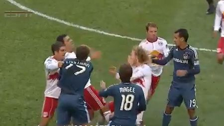 VIDEO JENANT Derby american cu obiceiuri europene!** Marquez a dus peste Ocean tehnica simulărilor penibile