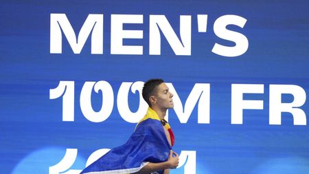 David Popovici a dezvăluit marele secret pentru medaliile de aur de la Mondialele din Singapore chiar pe marginea bazinului: „Asta am făcut”