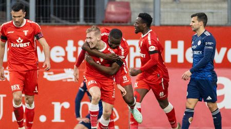 UTA Arad - Oțelul Galați 2-0, în etapa 1 din play-out-ul Superligii. Echipa arădeană urcă pe 3, în timp ce trupa lui Burcă rămâne pe loc de baraj