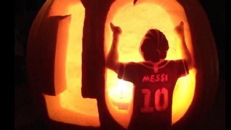 IMAGINEA ZILEI | "Spooky Halloween" cu Leo Messi. Superstarul catalanilor a ajuns sursă de inspirație pentru un dovleac-lanternă