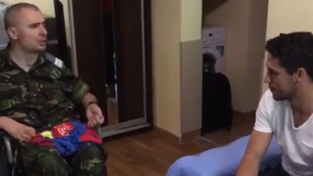 MApN și Steaua sunt în "război", dar s-au unit pentru o cauză nobilă. VIDEO | Armata i-a folosit pe Stanciu și pe Pintilii pentru a face o surpriză unui soldat rănit în Irak
