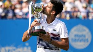 Djokovic a câștigat titlul de la Eastbourne după ce l-a învins pentru a 14-a oară în carieră pe Gael Monfils. Sârbul, la primul trofeu în ultimele șase luni