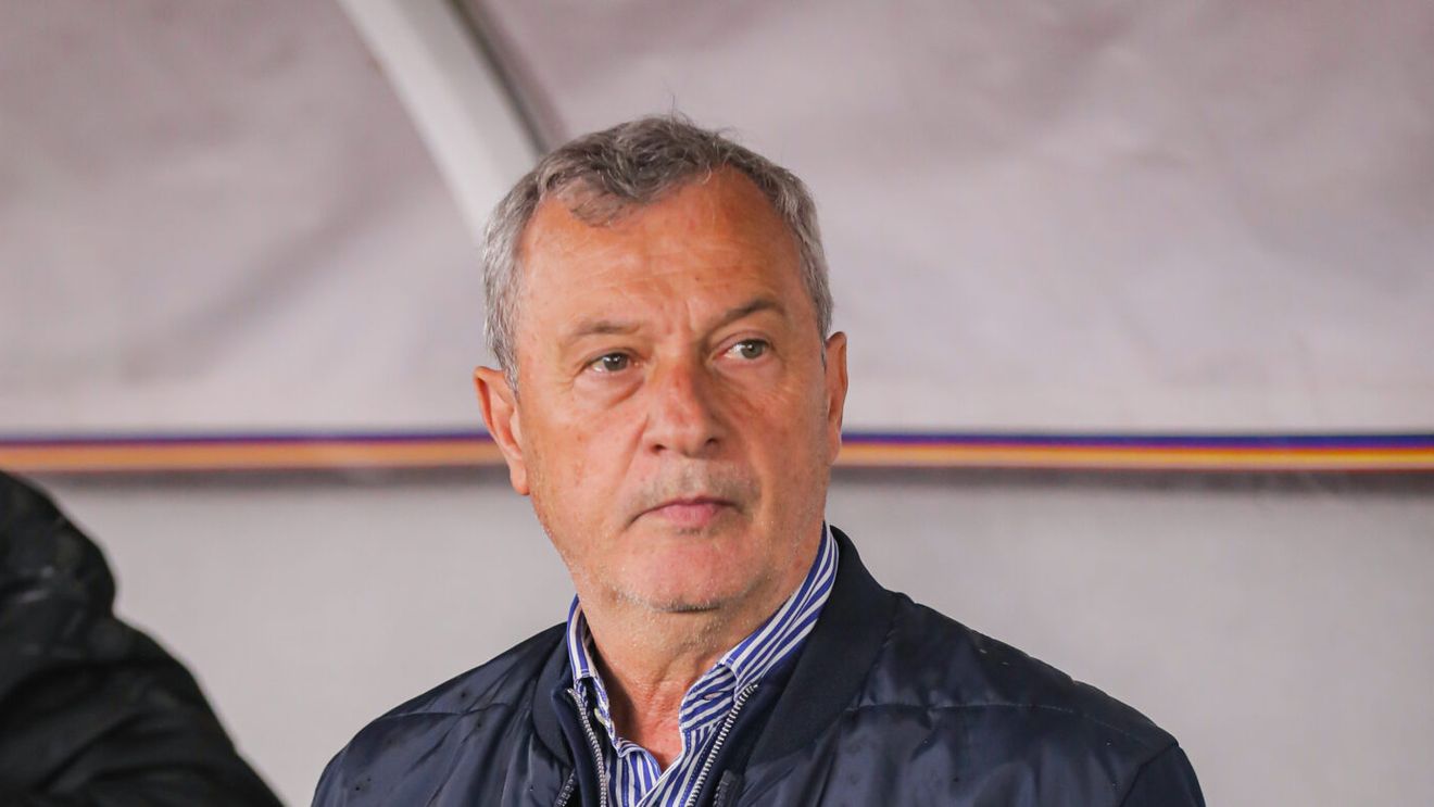 Mircea Rednic a luat foc și amenință că va da afară câțiva fotbaliști, după Dinamo - UTA Arad 2-0! L-a ironizat și pe Mircea Lucescu: „Ăsta e el”