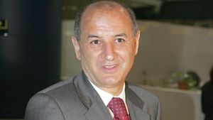 A dat afară 600 de oameni