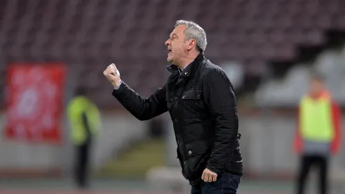 Mircea Rednic și-a ieșit din minți la Botoșani! I-a mitraliat pe jucătorii lui Dinamo, după care a trecut la Fabbrini: 