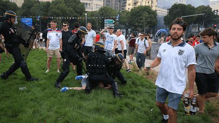 A fost premeditare? Dezvăluiri despre huliganii ruși care au provocat haos la Marsilia. Cine sunt și cu ce bagaje au intrat în Franța