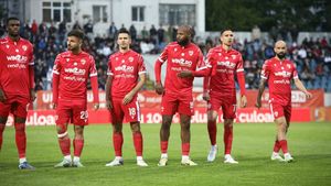 Dinamo e la mâna lui U Cluj pentru a scăpa de retrogradare! Scenariul pe care nu-l dorea Ioan Sabău: „Dacă mă bate, lumea va spune că m-am dat la o parte. Dacă îi bați, vor spune că am retrogradat-o”. INTERVIU 