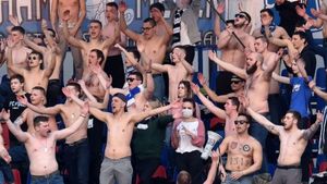 Suporterii din Belarus nu țin cont de pandemie. 3000 de spectatori au fost prezenți la derby-ul orașului Minsk | VIDEO