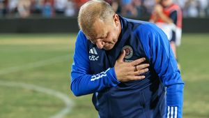 Dorinel Munteanu și-a cerut iertare, în direct, după gestul față de fotbalistul său Maftei și după reacția față de comentariile celor care l-au atacat! Mesajul pentru criticii lui din Generația de Aur și pentru Adrian Mutu