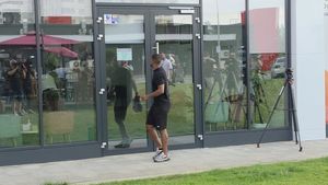 Noul transfer de la FCSB a venit să facă vizita medicală. Imagini cu fotbalistul în care Gigi Becali își pune toate speranțele