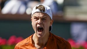 Jucătorul pentru care Patrick Mouratoglou a abandonat-o pe Simona Halep și-a ieșit din minți! Ce i-a strigat la fileu elvețianului Stan Wawrinka! „Ce ai vrea să zic?!” | VIDEO