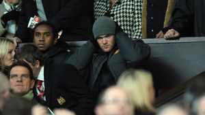 Mai rău ca în România!** Insultat de fani, Rooney a părăsit Old Trafford la pauza meciului cu Spurs