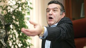 „A luat 50.000 de Â«cocoșeiÂ»"**