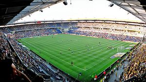 Sex pe stadionul lui Brondby. Cum au fost surprinși doi tineri la centrul terenului