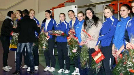 VIDEO! Jucătorii de la FC Botoșani** le-au oferit flori fetelor de la Pro Volei