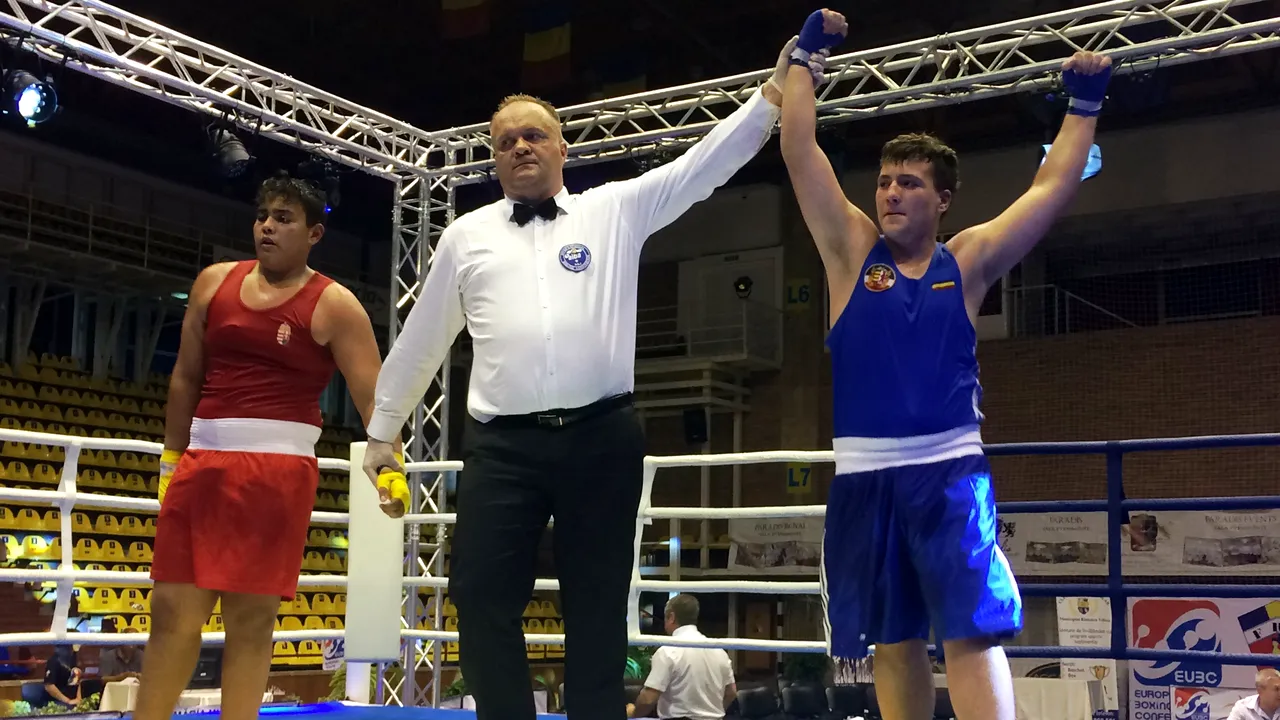 Boxul românesc - doi finaliști la Campionatul European de cadeți de la Râmnicu Vâlcea. Asaltul greilor