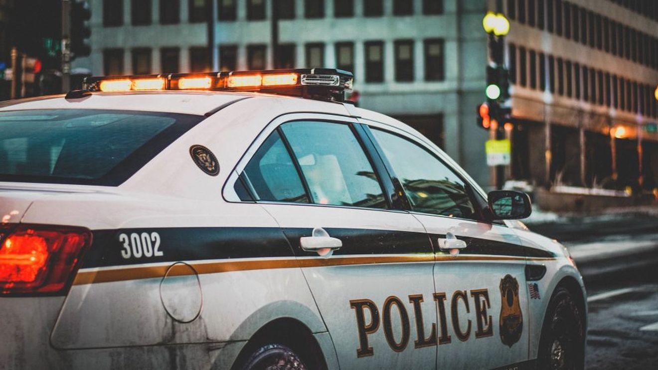 VIDEO | ”Război” la Porto între ultrașii de la Standard Liege și Wolverhampton. Polițiștii au folosit pistoalele