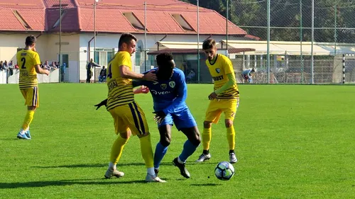 Flavius Stoican a testat un mijlocaş grec în jocul cu CS Petrolul 95. VIDEO | Amicalul, decis în ultimele minute de Guy Gnabouyou