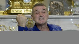 Becali, un nou atac la Dan Petrescu! "Tot el s-a supărat. Îl cheamă Dan Petrescu Penalty! E obișinuit să i se dea tot lui". Ce acuză finanțatorul FCSB