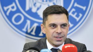 CSM București - Rapid, azi la ora 17.30 | Ce spune ministrul Eduard Novak despre străinele din cele două loturi? „Este anormal să plătim jucătoare franceze de trei ori salariul din țara lor" | VIDEO EXCLUSIV
