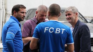 Valeriu Iftime l-a mitraliat pe Marius Croitoru: „E de răsul lumii, parcă ești de la NASA, comunici cu vapoarele, cu rachetele cosmice? Ce poate să-i transmită chelbosului ăluia?"