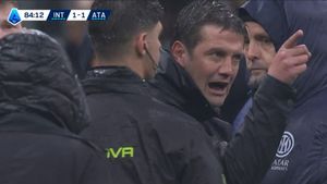 Fără dubii! Cei de la Gazzetta dello Sport știu ce i-a strigat Cristi Chivu arbitrului la faza în care a primit cartonaș roșu