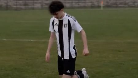 Fără precedent! Fotbalistul român a mers în genunchi de la mijlocul terenului până la careul de 16 metri după ce a făcut o promisiune