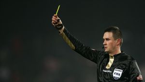 Balaj va fluiera la AC Milan - Auxerre!** Vezi lista completă a arbitrilor de miercuri din UCL