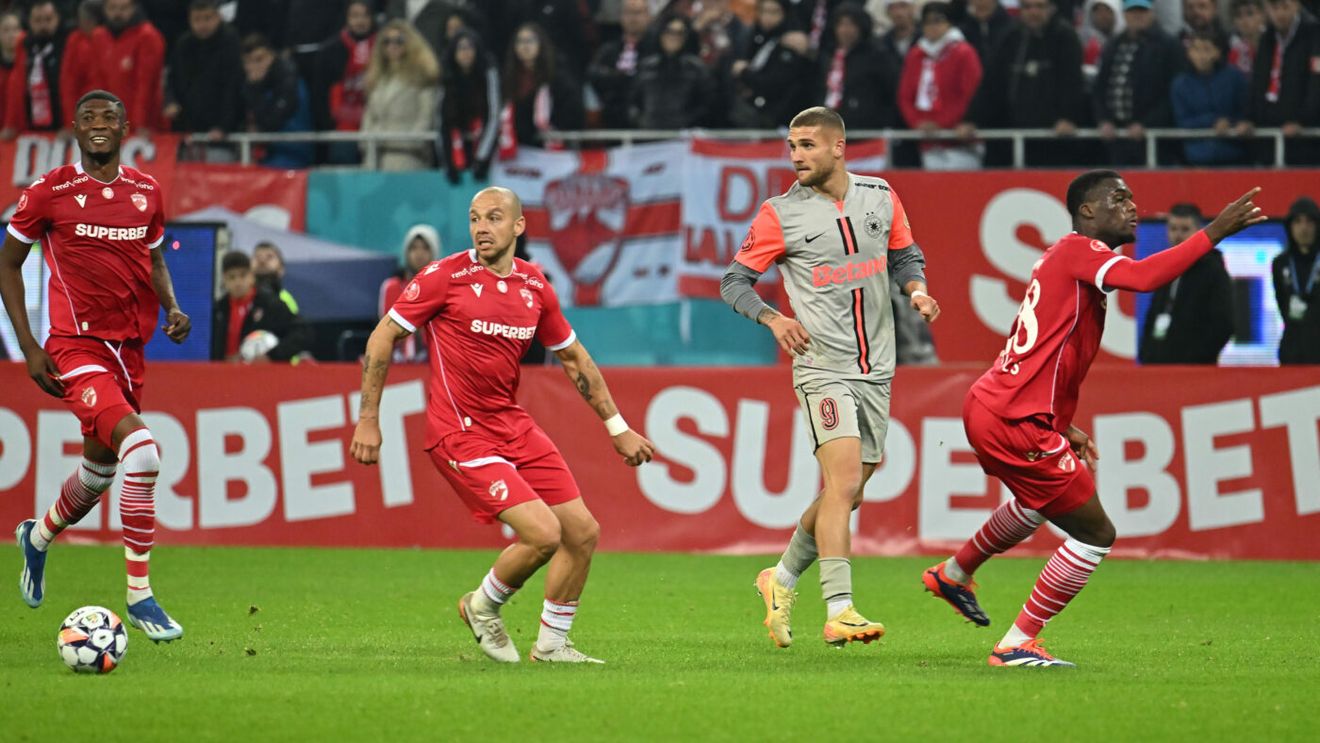 Moment de confuzie la Dinamo - FCSB! Crainicul a anunțat o schimbare, însă jucătorul nu a vrut să părăsească terenul