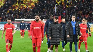 Jucătorul trimis de FCSB pe teren pentru a crea pericol în derby-ul cu Rapid e făcut praf: „Păcălește fotbalul, nu merită nici 10% din salariu! Să își ia bilet de avion pentru la vară, sunt mai ieftine acum” | VIDEO EXCLUSIV ProSport Live